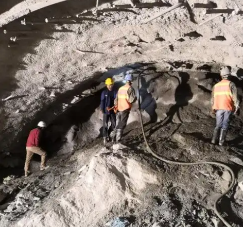 呼和浩特隧道拱顶带模注浆料，微膨胀注浆料的特点及施工工艺